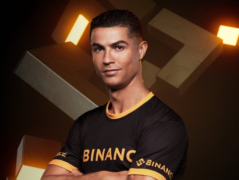 ronaldo-bi-kien-vi-lua-ga-bi-doi-boi-thuong-len